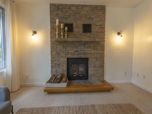 188 Crystal Place, Thunder Bay, ON - Indoor Photo Showing Living Room With Fireplace