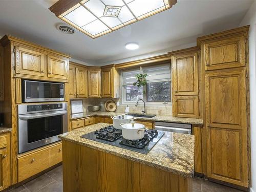 188 Crystal Place, Thunder Bay, ON - Indoor Photo Showing Kitchen