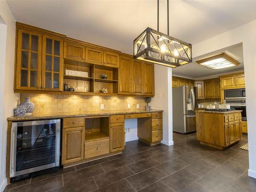 188 Crystal Place, Thunder Bay, ON - Indoor Photo Showing Kitchen