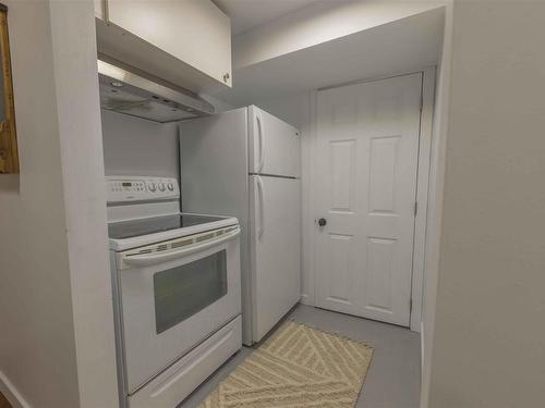 188 Crystal Place, Thunder Bay, ON - Indoor Photo Showing Kitchen