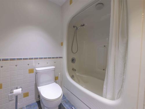 188 Crystal Place, Thunder Bay, ON - Indoor Photo Showing Bathroom