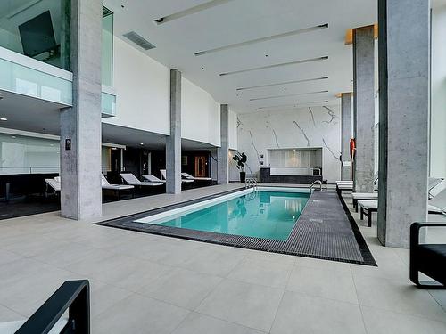 Piscine - 610-1025 Rue De La Commune E., Montréal (Ville-Marie), QC -  Photo Showing Other Room With In Ground Pool