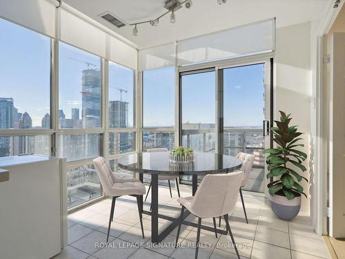 2907-156 Enfield Pl, Mississauga, ON - Indoor Photo Showing Dining Room