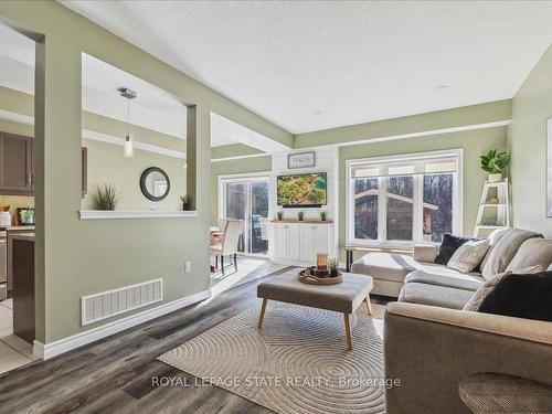 127 Kinsman Dr, Hamilton, ON - Indoor Photo Showing Living Room