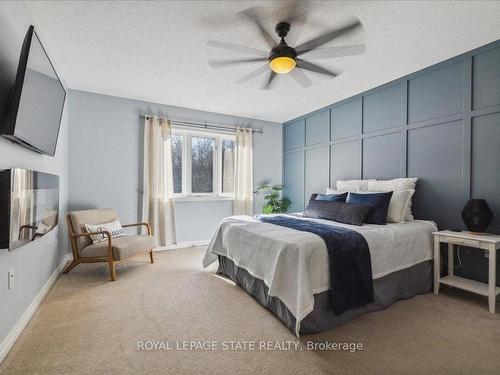 127 Kinsman Dr, Hamilton, ON - Indoor Photo Showing Bedroom