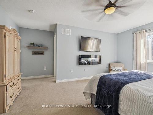 127 Kinsman Dr, Hamilton, ON - Indoor Photo Showing Bedroom