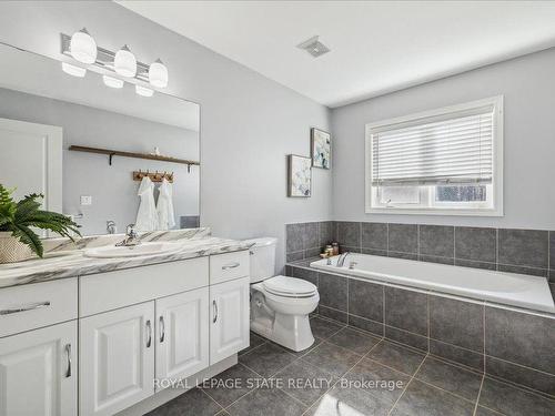 127 Kinsman Dr, Hamilton, ON - Indoor Photo Showing Bathroom