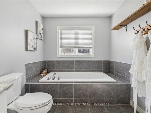 127 Kinsman Dr, Hamilton, ON - Indoor Photo Showing Bathroom