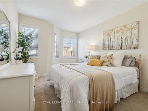 127 Kinsman Dr, Hamilton, ON - Indoor Photo Showing Bedroom