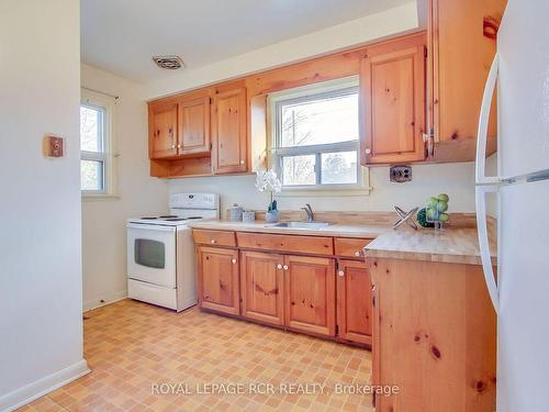 32 Graylee Ave, Toronto, ON - Indoor Photo Showing Kitchen