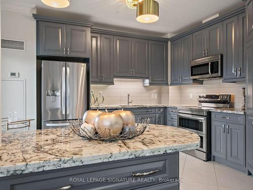 204-80 Burns Blvd, King, ON - Indoor Photo Showing Kitchen With Stainless Steel Kitchen With Upgraded Kitchen