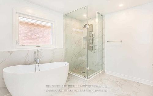 5370 Ruperts Gate Dr, Mississauga, ON - Indoor Photo Showing Bathroom