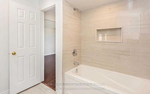 5370 Ruperts Gate Dr, Mississauga, ON - Indoor Photo Showing Bathroom