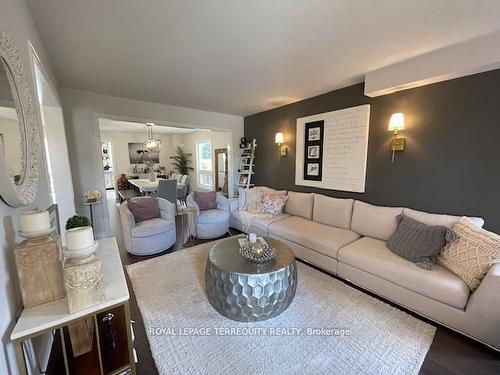 5370 Ruperts Gate Dr, Mississauga, ON - Indoor Photo Showing Living Room