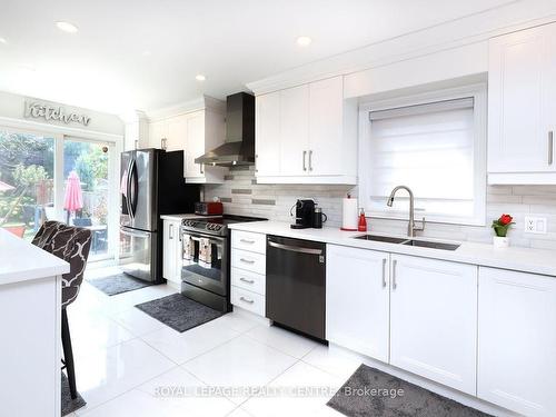 598 Pilcom Crt, Mississauga, ON - Indoor Photo Showing Kitchen With Double Sink