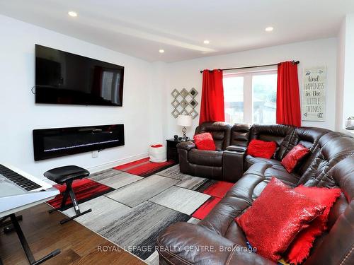 598 Pilcom Crt, Mississauga, ON - Indoor Photo Showing Living Room With Fireplace