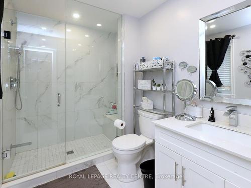 598 Pilcom Crt, Mississauga, ON - Indoor Photo Showing Bathroom