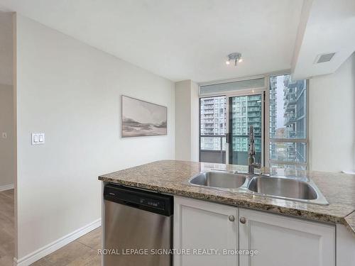 1105-335 Rathburn Rd W, Mississauga, ON - Indoor Photo Showing Kitchen With Double Sink