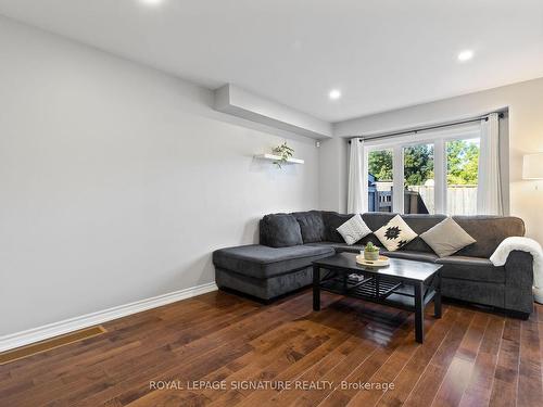 9-30 Town Line, Orangeville, ON - Indoor Photo Showing Living Room