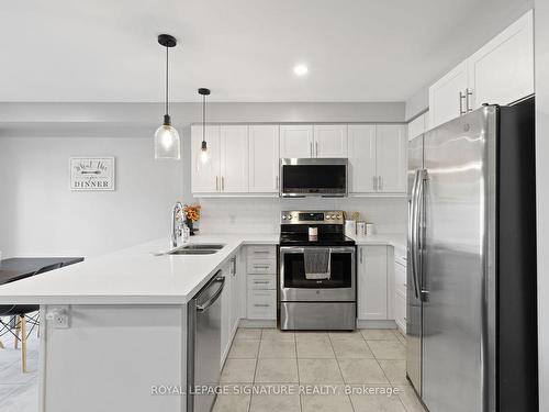 9-30 Town Line, Orangeville, ON - Indoor Photo Showing Kitchen With Double Sink With Upgraded Kitchen