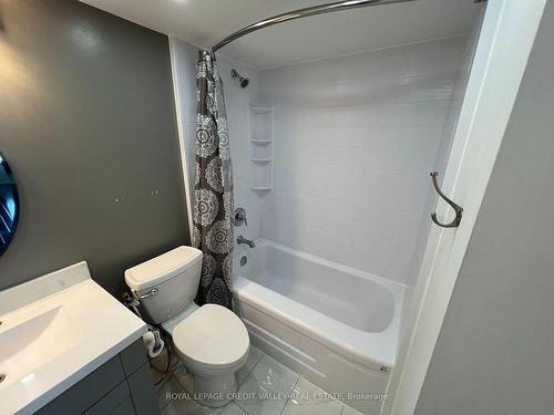 813-135 Hillcrest Ave, Mississauga, ON - Indoor Photo Showing Bathroom