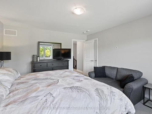 9-30 Town Line, Orangeville, ON - Indoor Photo Showing Bedroom