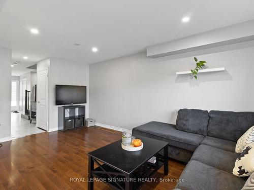 9-30 Town Line, Orangeville, ON - Indoor Photo Showing Living Room