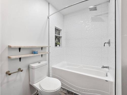 15-12 Whitedeer Rd, Hamilton, ON - Indoor Photo Showing Bathroom