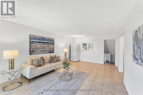 832 Donegal Avenue, Oshawa, ON - Indoor Photo Showing Living Room