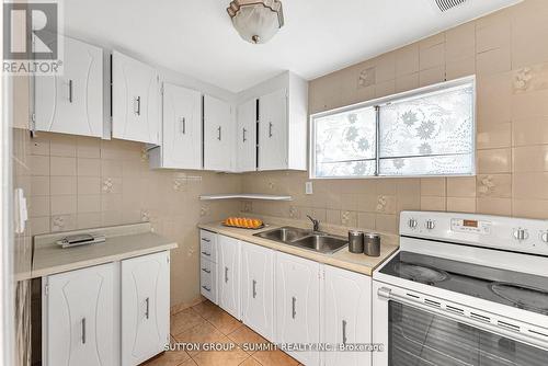 832 Donegal Avenue, Oshawa, ON - Indoor Photo Showing Kitchen With Double Sink