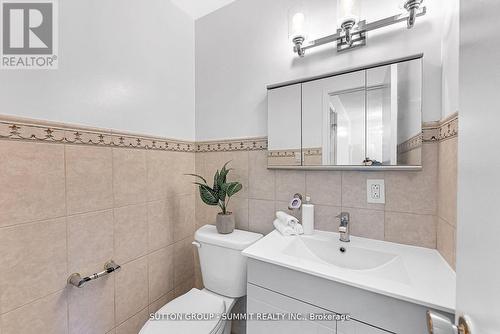 832 Donegal Avenue, Oshawa, ON - Indoor Photo Showing Bathroom