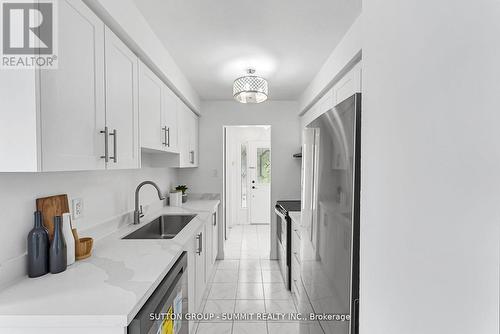 832 Donegal Avenue, Oshawa, ON - Indoor Photo Showing Kitchen With Upgraded Kitchen