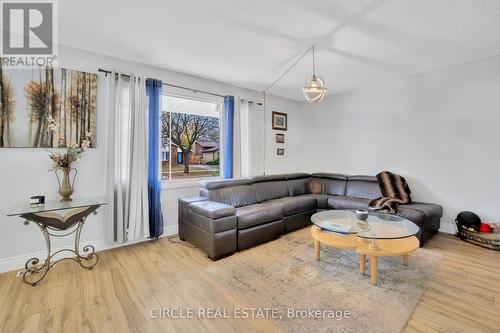 3691 Wildwood Drive, Windsor, ON - Indoor Photo Showing Living Room