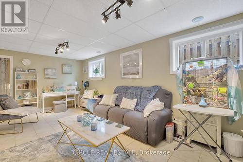 3691 Wildwood Drive, Windsor, ON - Indoor Photo Showing Living Room