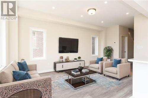 Living room featuring light wood-type flooring - 620 Colborne Street W Unit# 42, Brantford, ON - Indoor Photo Showing Living Room