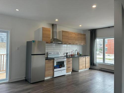 Kitchen - 629  - 633 Rue Front, Longueuil (Le Vieux-Longueuil), QC - Indoor Photo Showing Kitchen