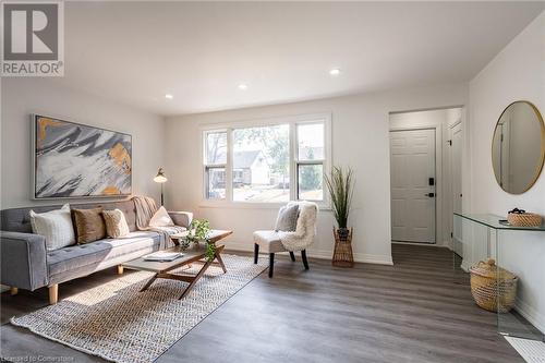 85 Walter Avenue N, Hamilton, ON - Indoor Photo Showing Living Room