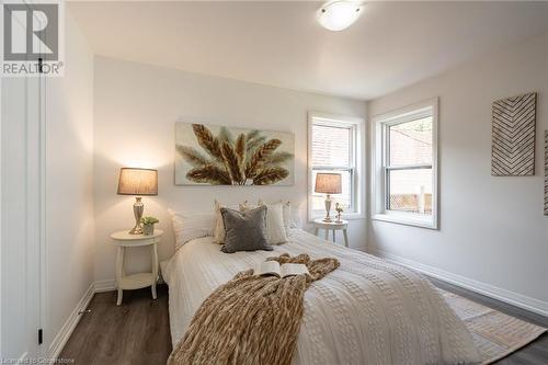 85 Walter Avenue N, Hamilton, ON - Indoor Photo Showing Bedroom