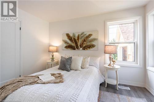 85 Walter Avenue N, Hamilton, ON - Indoor Photo Showing Bedroom