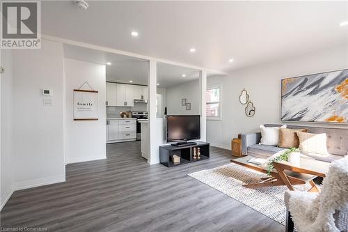 85 Walter Avenue N, Hamilton, ON - Indoor Photo Showing Living Room