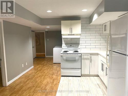 Bsmt - 34 Clune Place, Whitby, ON - Indoor Photo Showing Kitchen