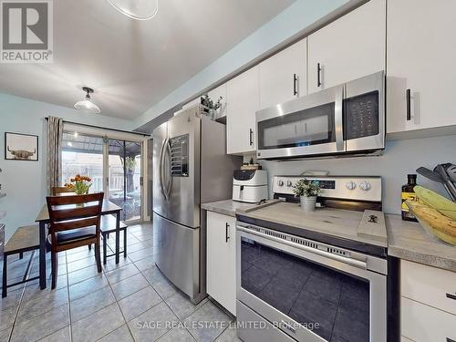 33 Mccullock Crescent, Ajax, ON - Indoor Photo Showing Kitchen