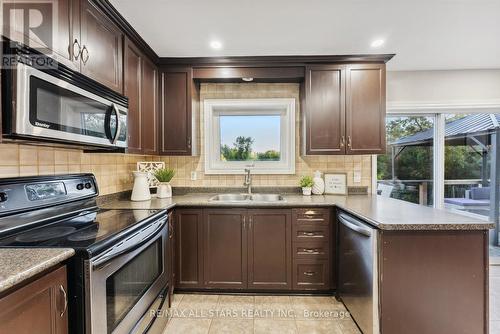 100 Pine Post Road, Georgina, ON - Indoor Photo Showing Kitchen With Double Sink