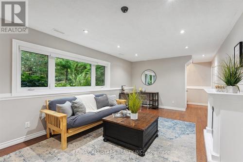 100 Pine Post Road, Georgina, ON - Indoor Photo Showing Living Room