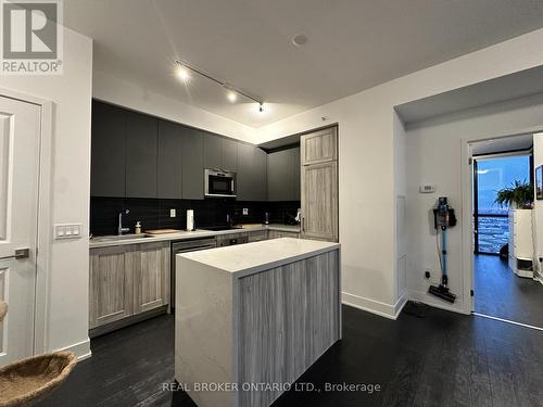 3102 - 2916 Highway 7, Vaughan, ON - Indoor Photo Showing Kitchen