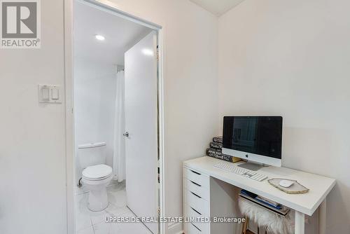 210 - 7440 Bathurst Street, Vaughan, ON - Indoor Photo Showing Bathroom