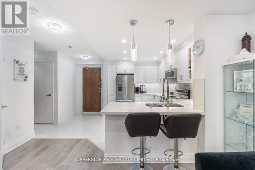 210 - 7440 Bathurst Street, Vaughan, ON - Indoor Photo Showing Kitchen With Double Sink With Upgraded Kitchen