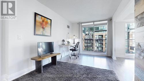 E807 - 555 Wilson Avenue E, Toronto, ON - Indoor