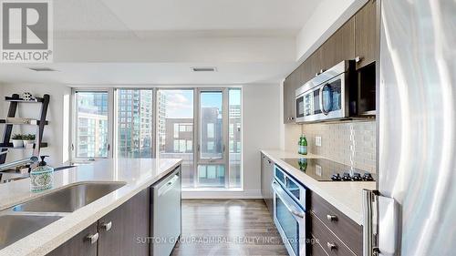 E807 - 555 Wilson Avenue E, Toronto, ON - Indoor Photo Showing Kitchen With Upgraded Kitchen