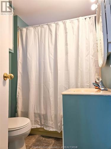 130 Murray Street, Chatham, ON - Indoor Photo Showing Bathroom